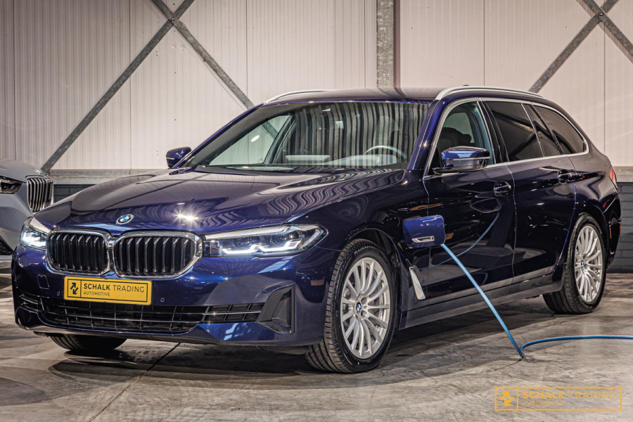 BMW 5 Serie Touring 530e xDrive|Cam|Nappa|E-stoel|Tansanit|