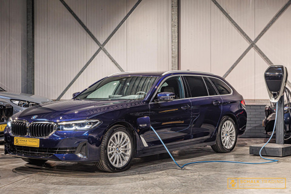 BMW 5 Serie Touring 530e xDrive|Cam|Nappa|E-stoel|Tansanit|