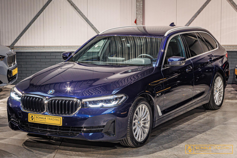 BMW 5 Serie Touring 530e xDrive|Cam|Nappa|E-stoel|Tansanit|