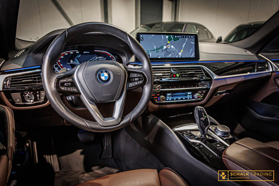 BMW 5 Serie Touring 530e xDrive|Cam|Nappa|E-stoel|Tansanit|