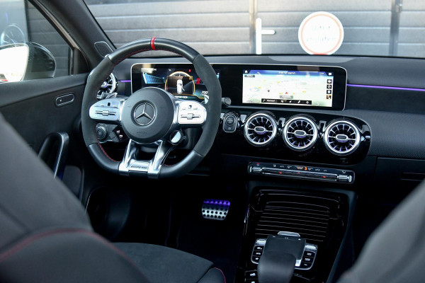 Mercedes-Benz A-Klasse AMG 35 4MATIC Aero. Perf stuur, Pano, Burm, 360, Dodeh, CarPlay, Multibeam, Sfeer!