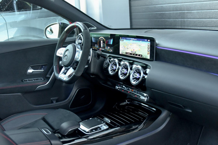 Mercedes-Benz A-Klasse AMG 35 4MATIC Aero. Perf stuur, Pano, Burm, 360, Dodeh, CarPlay, Multibeam, Sfeer!