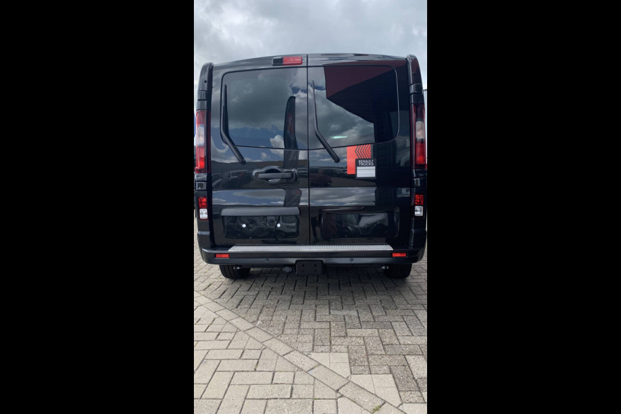 Renault Trafic Exclusive T30 2.0 dCi 150 PK L2H1 17 inch velgen, Trekhaak, Apple Carplay