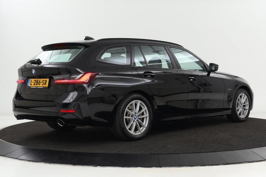 BMW 3-serie 320e Edition Plus | DAB+ | Leder | Carplay | Stoelverwarming | Laser LED | Navigatie | PDC | Bluetooth