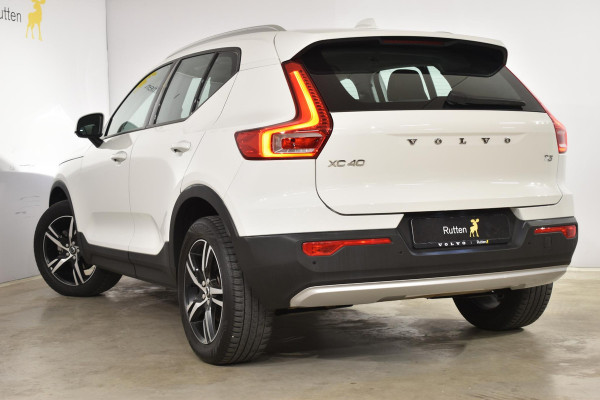 Volvo XC40 T3 156PK Momentum / Navigatie / Elektrische achterklep / Semi elektrisch uitklapbare trekhaak / Camera achter / Park Assist voor en achter