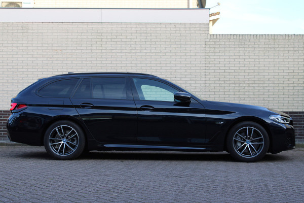 BMW 5 Serie Touring 530e M-Sport | Driving Ass+ |  Panoramadak | Head-Up | Laser | Leder