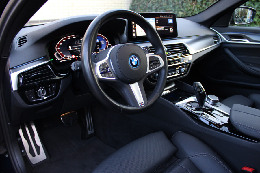 BMW 5 Serie Touring 530e M-Sport | Driving Ass+ |  Panoramadak | Head-Up | Laser | Leder