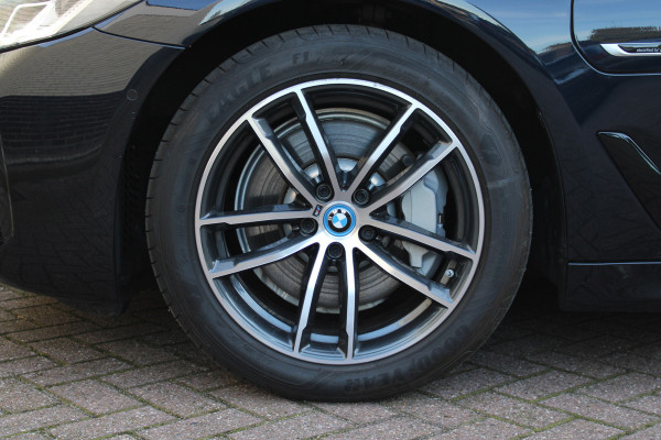 BMW 5 Serie Touring 530e M-Sport | Driving Ass+ |  Panoramadak | Head-Up | Laser | Leder