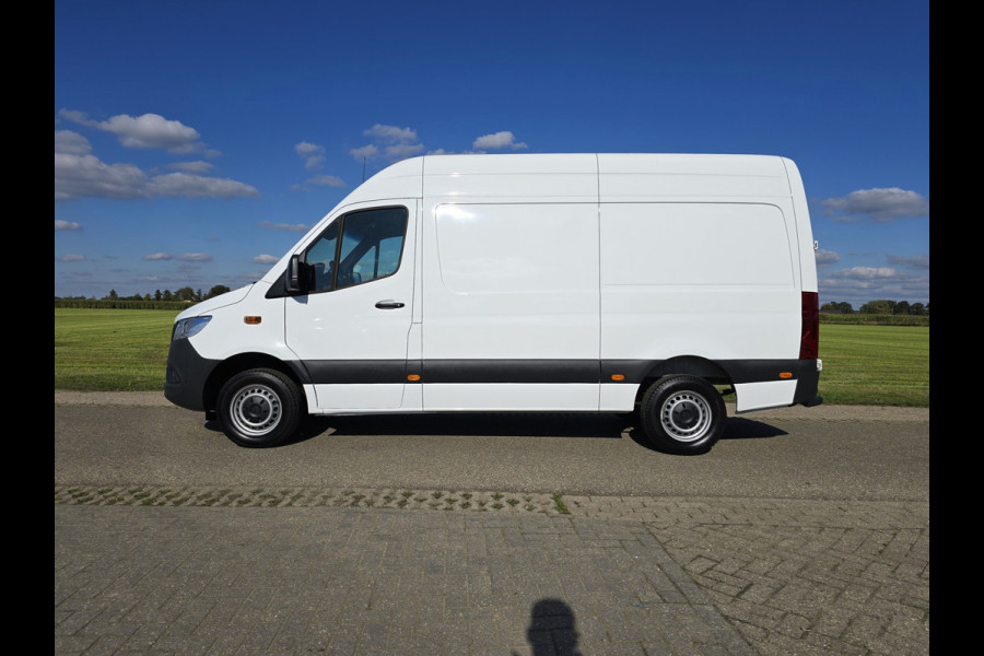 Mercedes-Benz Sprinter 317 CDI L2 H2 RWD - Euro 6 - 170 Pk - MBUX - RWD - ParkeerCamera - StoelVerwarming