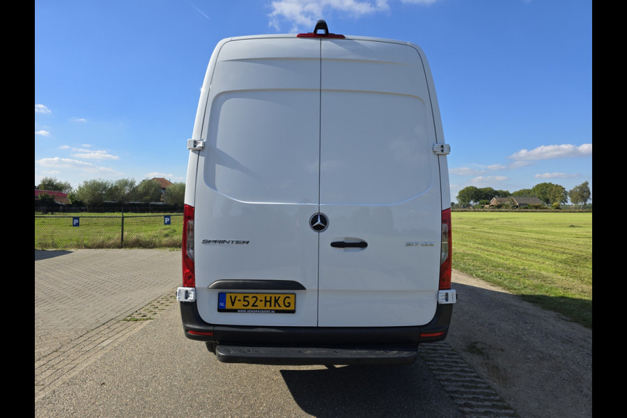 Mercedes-Benz Sprinter 317 CDI L2 H2 RWD - Euro 6 - 170 Pk - MBUX - RWD - ParkeerCamera - StoelVerwarming