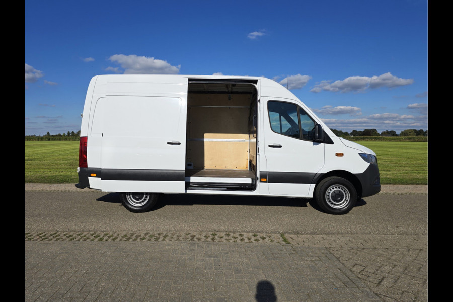 Mercedes-Benz Sprinter 317 CDI L2 H2 RWD - Euro 6 - 170 Pk - MBUX - RWD - ParkeerCamera - StoelVerwarming