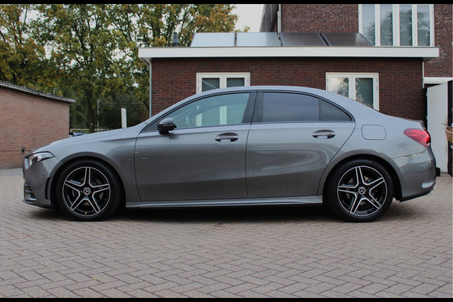 Mercedes-Benz A-Klasse 200 AMG-Package - Panoramadak / Stoelverwarming / BTW / 1 Eig / NL Auto !