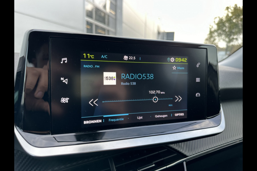 Peugeot e-2008 EV Allure Pack 50 kWh | Trekhaak | Carplay |