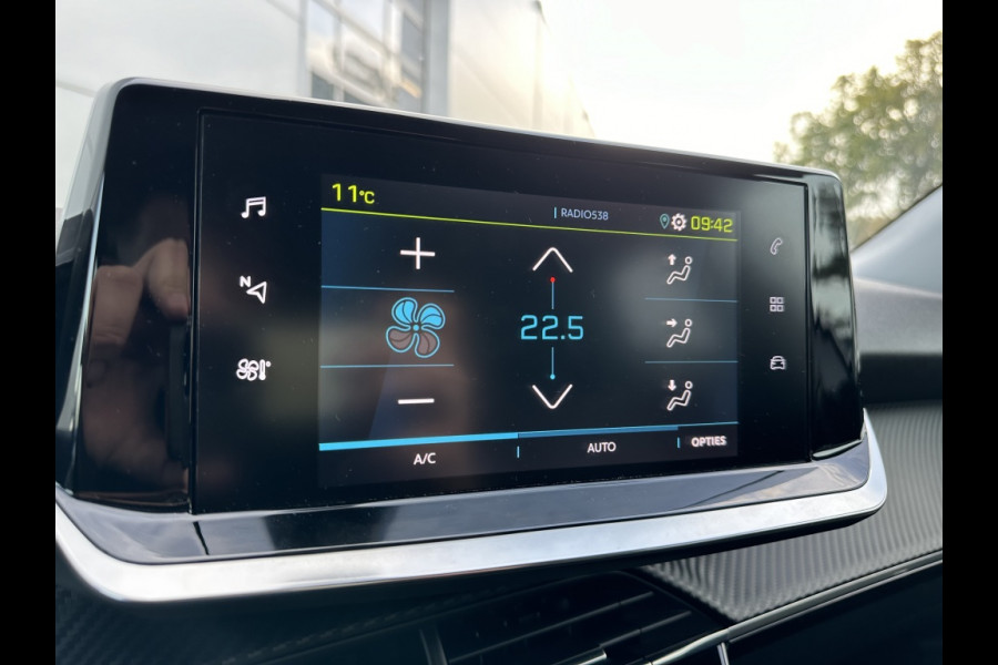 Peugeot e-2008 EV Allure Pack 50 kWh | Trekhaak | Carplay |