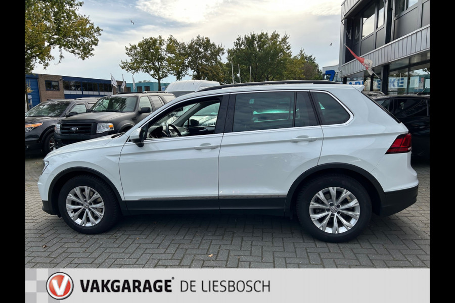 Volkswagen Tiguan 1.5 TSI ACT Comfortline Business / Navigatie /led verlichting / elec achterklep /stoel verwarming