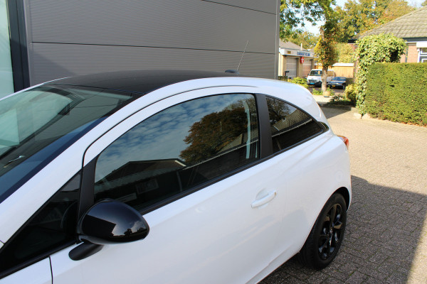 Opel Corsa 1.4 90PK Black Edition | Trekhaak | Cruise control | Parkeersensoren | Origin NL | 1e Eigenaar