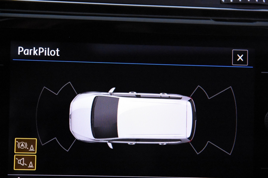 Volkswagen Touran 1.6 TDI Highline *Panoramadak*Trekhaak*