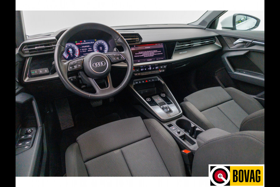 Audi A3 Limousine 35 TFSI Business edition 150 PK Navigatie, Adaptive Cruise, Dyn. rijassistent, Led, Stoelverwarming, 17"