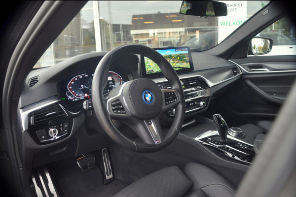 BMW 5 Serie Touring 530e High Executive M-Sport Hybride | Adaptive CC | Trekhaak | Zeer mooie staat!