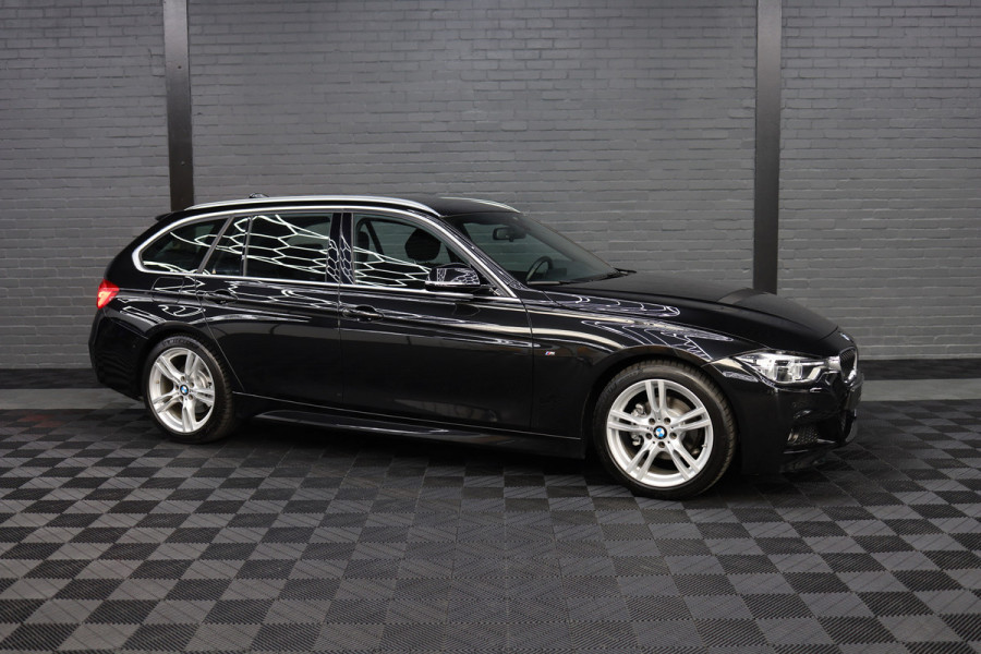 BMW 3 Serie Touring 320i Centennial High Executive | Ned. Auto | elektrische Trekhaak |