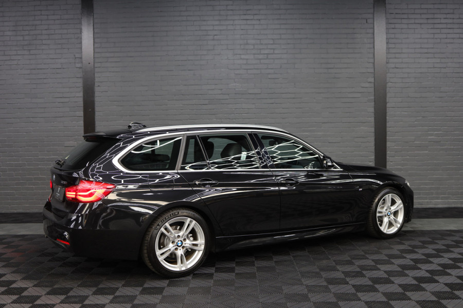 BMW 3 Serie Touring 320i Centennial High Executive | Ned. Auto | elektrische Trekhaak |