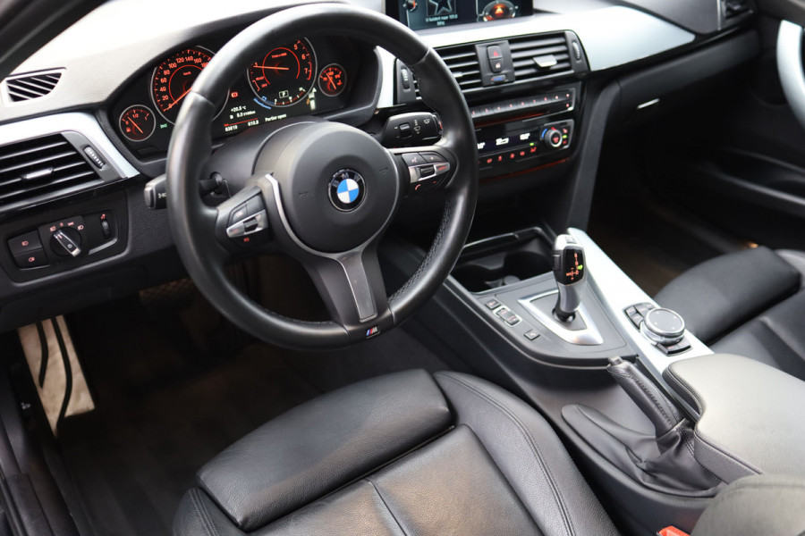 BMW 3 Serie Touring 320i Centennial High Executive | Ned. Auto | elektrische Trekhaak |