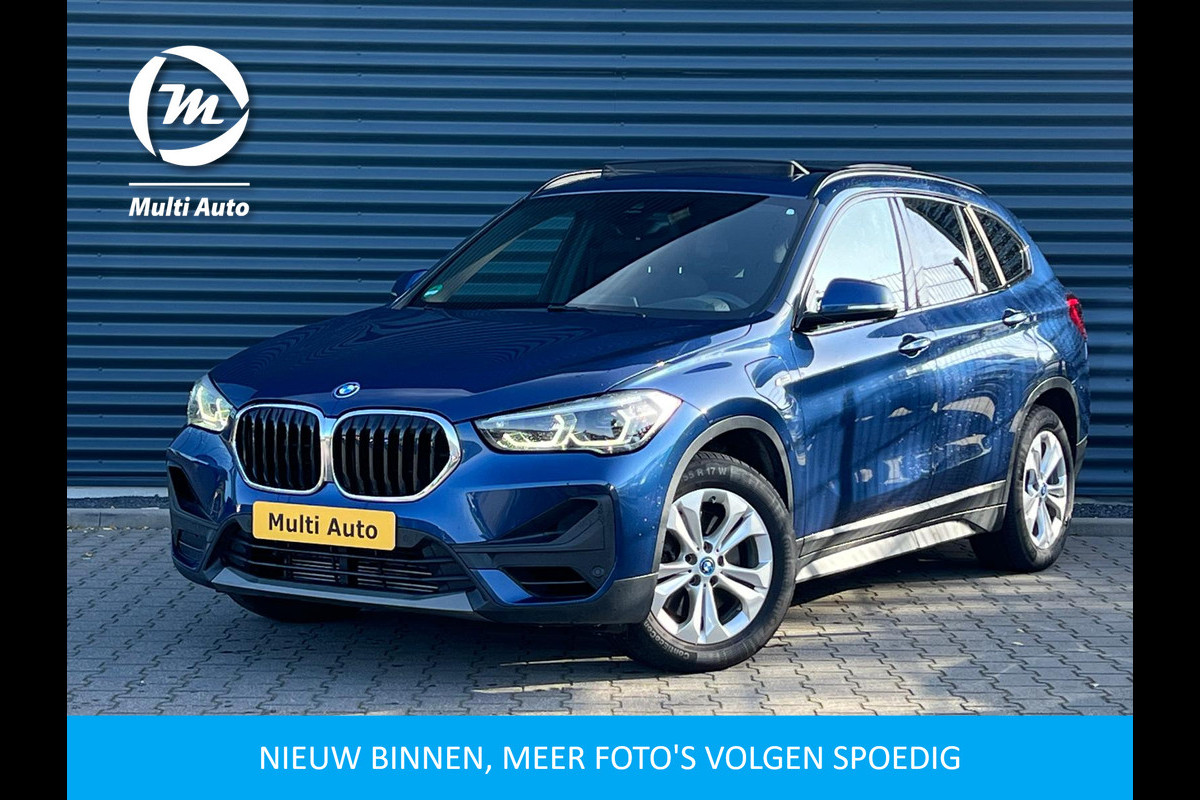 BMW X1 xDrive25e Sportline Plug in Hybrid | PHEV | Panodak | Adaptive Cruise | Afneembare trekhaak | Camera | Sportstoelen Verwarmd |