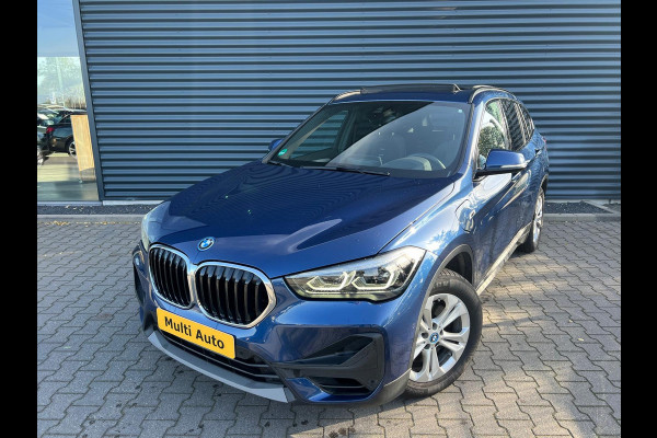 BMW X1 xDrive25e Sportline Plug in Hybrid | PHEV | Panodak | Adaptive Cruise | Afneembare trekhaak | Camera | Sportstoelen Verwarmd |