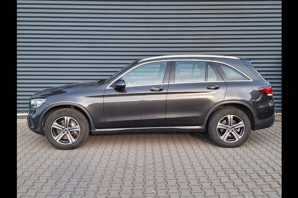 Mercedes-Benz GLC 300e 4MATIC Premium Plus Plug in Hybrid 320pk PHEV | Lederen Sportstoelen | Panodak |  Head up Display | Burmester | Sfeerverlichting | Carplay | Navigatie | 360 Camera |