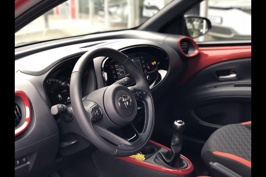 Toyota Aygo X 1.0 VVT-i MT 72pk Pulse Plus | Stoelverwarming, 17 inch, Apple CarPlay/Android Auto, Privacy Glass