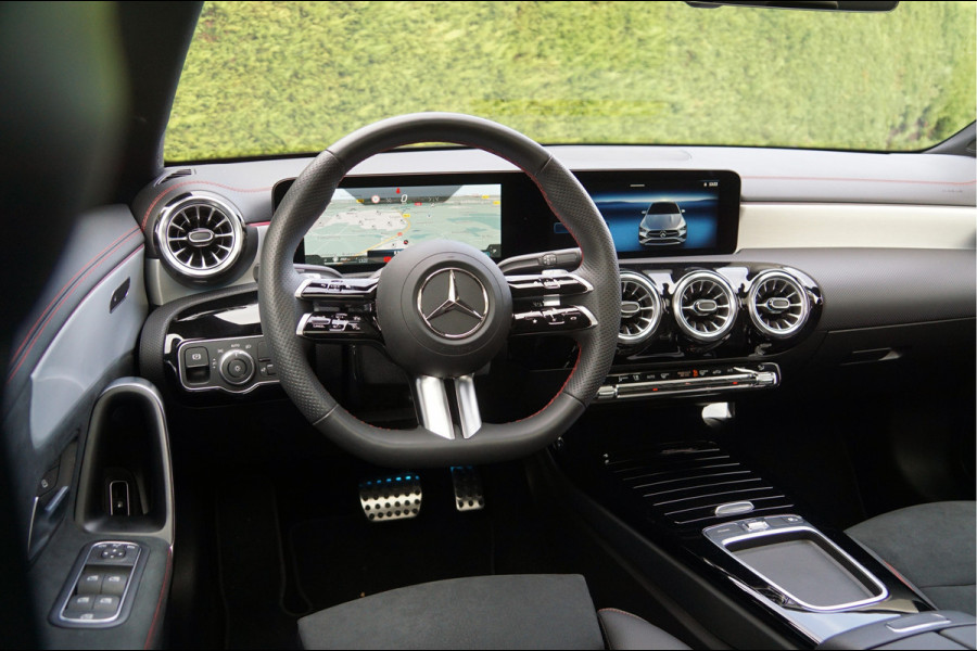 Mercedes-Benz CLA-Klasse CLA 250 e AMG Line Facelift | Pano Trekhaak Keyless-Go