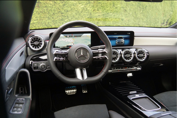 Mercedes-Benz CLA-Klasse CLA 250 e AMG Line Facelift | Pano Trekhaak Keyless-Go