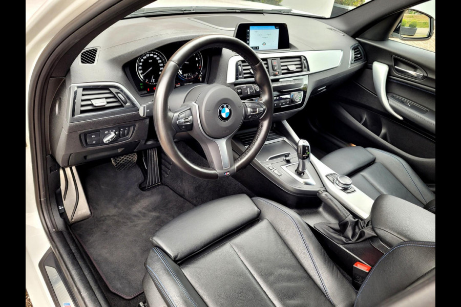 BMW 1-serie 118i M-sport (€ 18.874,- ex BTW), LED, HIFI, Leder (NL-auto met NAP)