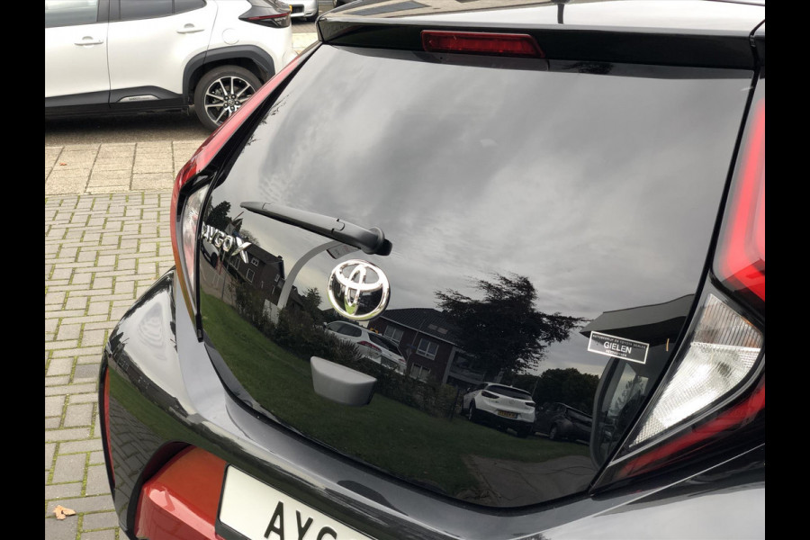 Toyota Aygo X 1.0 VVT-i MT 72pk Pulse Plus | Stoelverwarming, 17 inch, Apple CarPlay/Android Auto, Privacy Glass