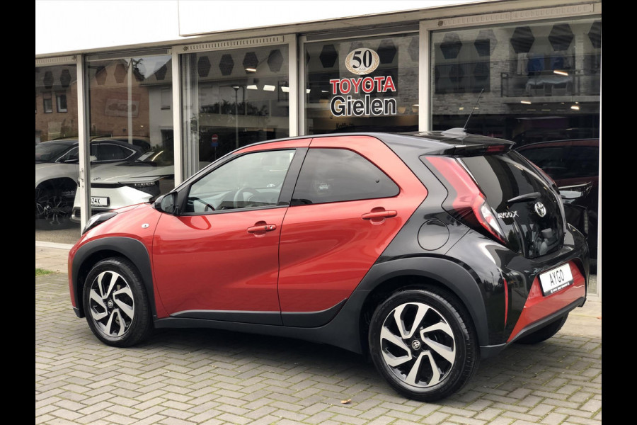 Toyota Aygo X 1.0 VVT-i MT 72pk Pulse Plus | Stoelverwarming, 17 inch, Apple CarPlay/Android Auto, Privacy Glass