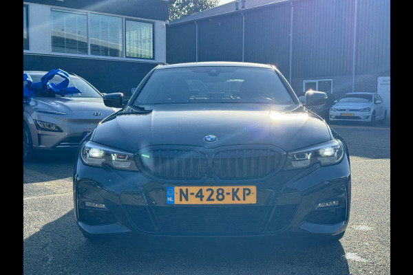 BMW 3-serie 330i High Executive| M-SPORT| STOELVERWARMING| AMBIENT LIGHT| INCL. 12 MAANDEN BOVAG GARANTIE|