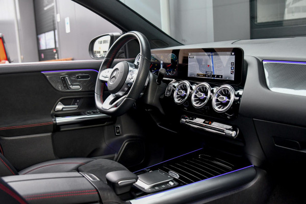 Mercedes-Benz GLA 200 AMG. Pano, BTW, Memory, Keyless, Dodeh, Camera, Sfeer, Carplay, Multibeam!