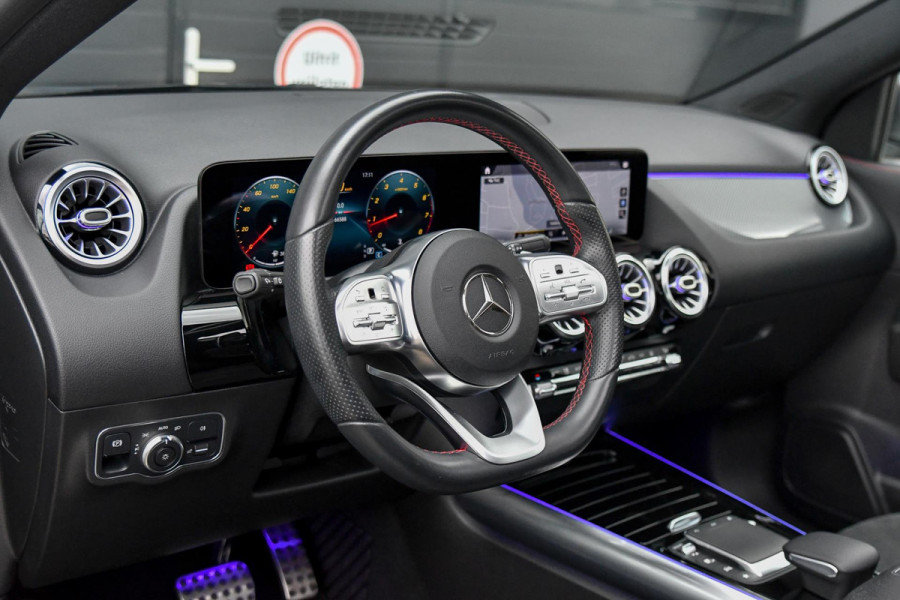 Mercedes-Benz GLA 200 AMG. Pano, BTW, Memory, Keyless, Dodeh, Camera, Sfeer, Carplay, Multibeam!