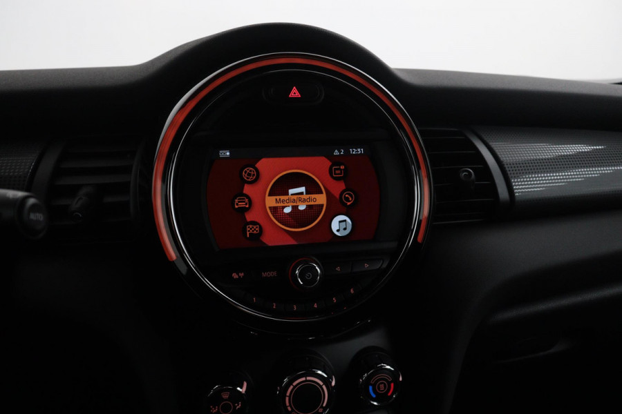 MINI Mini 1.5 Cooper Business (1e Eig, NL-auto, Dealer onderH, Navi, Carplay, Cruise Control, Airco, Etc)