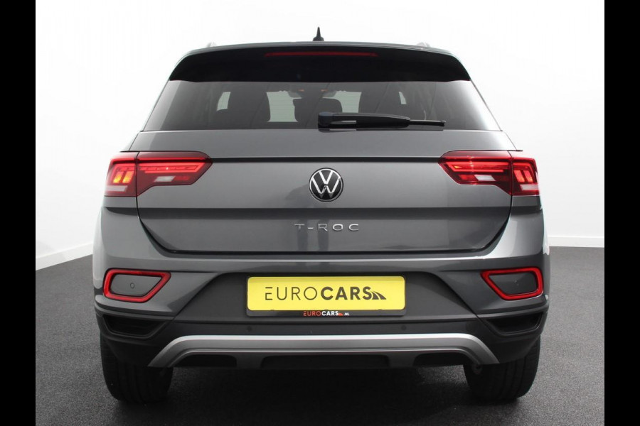 Volkswagen T-Roc 1.5 TSI 150pk DSG Life Navigatie Apple Carplay/Android Auto Adaptive Cruise Control Trekhaak Parkeersensoren Stoelverwarming Ledverlichting Getinte ramen Climate Control