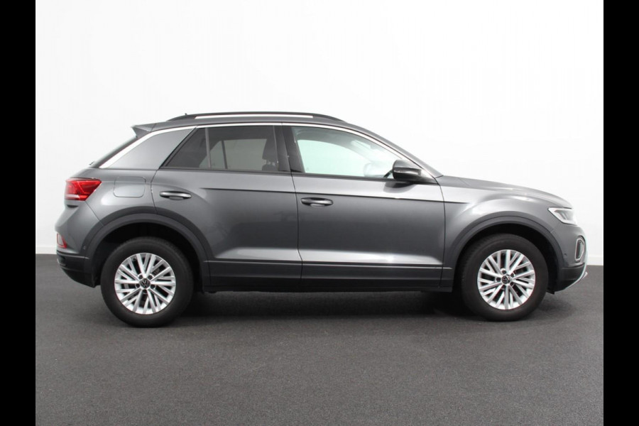 Volkswagen T-Roc 1.5 TSI 150pk DSG Life Navigatie Apple Carplay/Android Auto Adaptive Cruise Control Trekhaak Parkeersensoren Stoelverwarming Ledverlichting Getinte ramen Climate Control