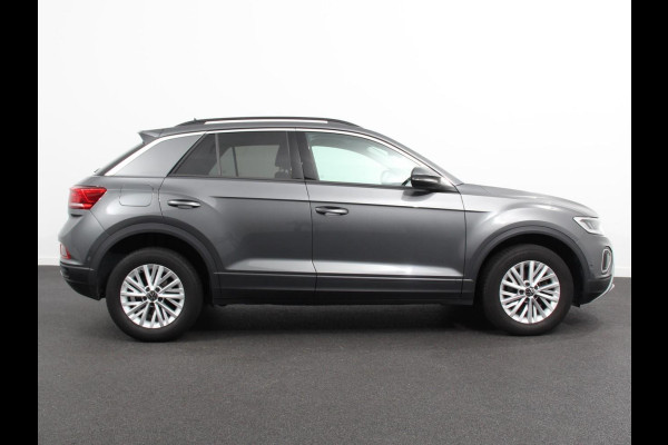 Volkswagen T-Roc 1.5 TSI 150pk DSG Life Navigatie Apple Carplay/Android Auto Adaptive Cruise Control Trekhaak Parkeersensoren Stoelverwarming Ledverlichting Getinte ramen Climate Control