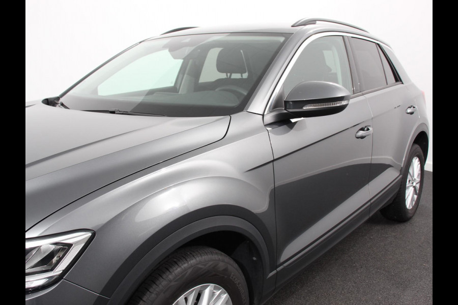 Volkswagen T-Roc 1.5 TSI 150pk DSG Life Navigatie Apple Carplay/Android Auto Adaptive Cruise Control Trekhaak Parkeersensoren Stoelverwarming Ledverlichting Getinte ramen Climate Control