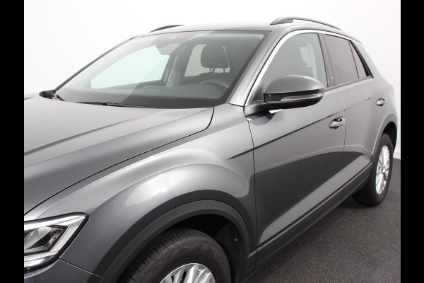 Volkswagen T-Roc 1.5 TSI 150pk DSG Life Navigatie Apple Carplay/Android Auto Adaptive Cruise Control Trekhaak Parkeersensoren Stoelverwarming Ledverlichting Getinte ramen Climate Control