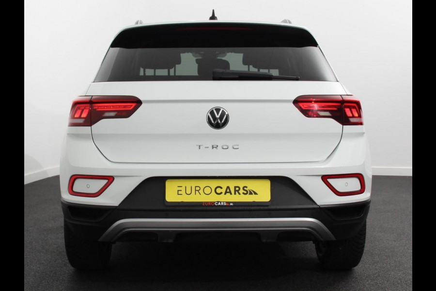 Volkswagen T-Roc 1.5 TSI 150pk DSG Life Navigatie Apple Carplay/Android Auto Adaptive Cruise Control Trekhaak Parkeersensoren Stoelverwarming Ledverlichting Getinte ramen Climate Control