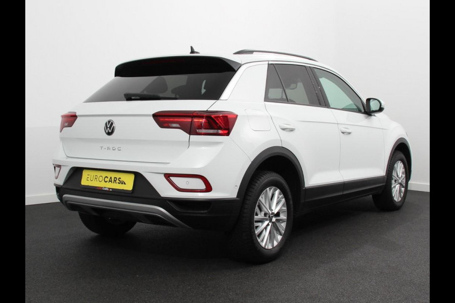 Volkswagen T-Roc 1.5 TSI 150pk DSG Life Navigatie Apple Carplay/Android Auto Adaptive Cruise Control Trekhaak Parkeersensoren Stoelverwarming Ledverlichting Getinte ramen Climate Control