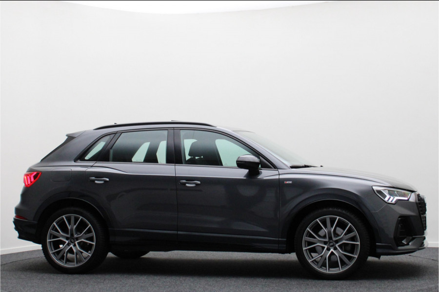 Audi Q3 45 TFSI quattro S Line Panoramadak, Camera, Apple Carplay, Cruise, LED, PDC, 20''