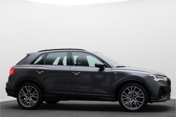 Audi Q3 45 TFSI quattro S Line Panoramadak, Camera, Apple Carplay, Cruise, LED, PDC, 20''