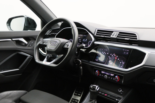 Audi Q3 45 TFSI quattro S Line Panoramadak, Camera, Apple Carplay, Cruise, LED, PDC, 20''