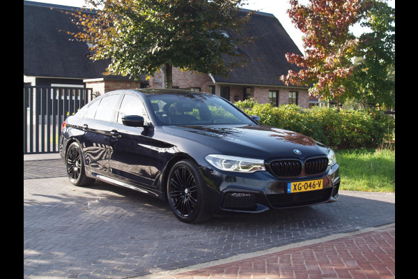 BMW 5 Serie 520i High Executive | M-Pakket | Schuifdak | Camera | Dealer Onderhouden |